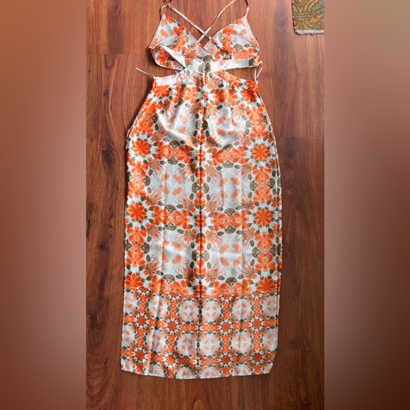 NWT revolve gorgeous House of Harlow Gorgeous Silky Floral
Cutout Dress - Picture 7 of 12